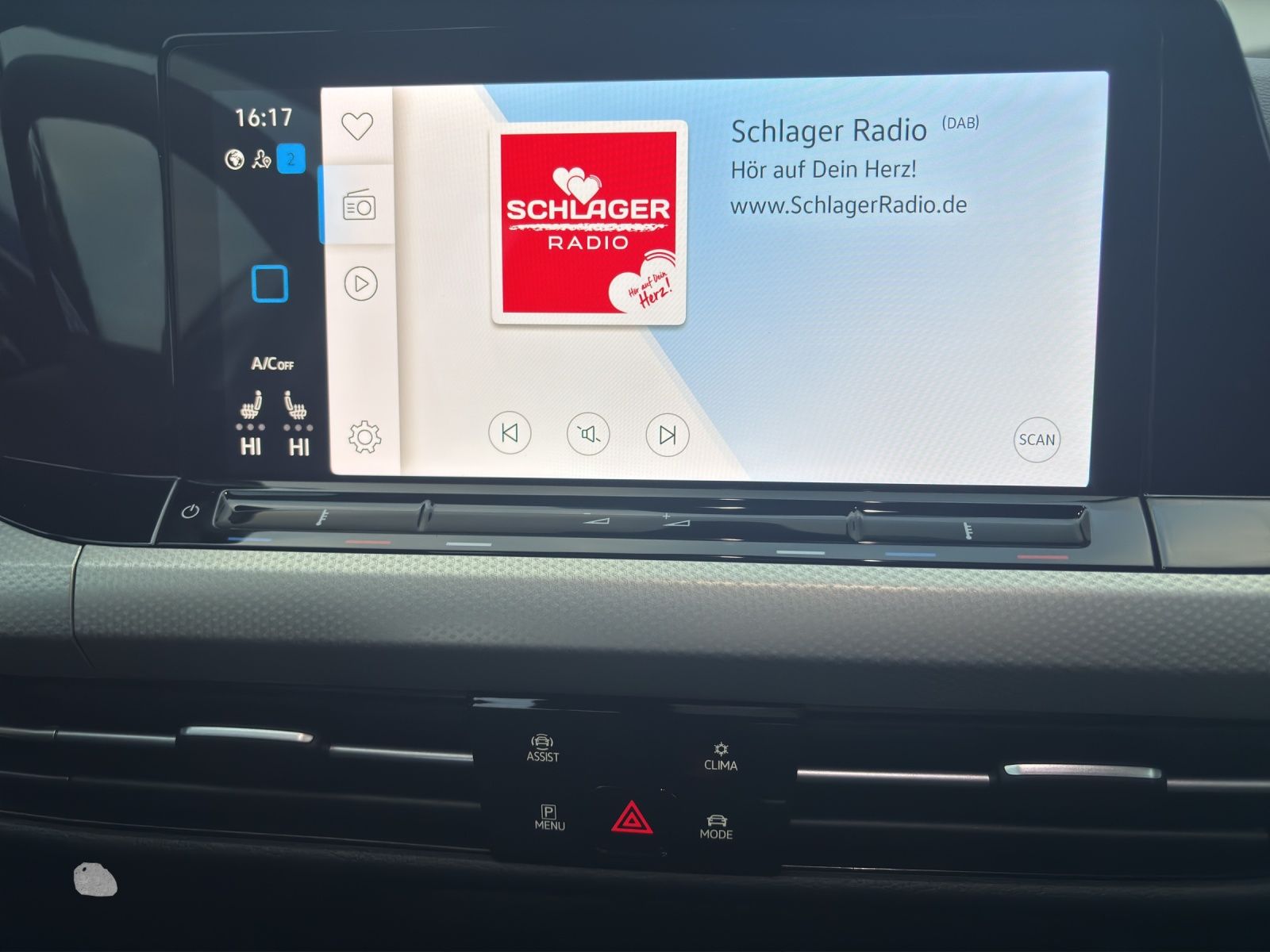 Fahrzeugabbildung Volkswagen Golf VIII TSI Move Climatronic AID PDC SH LM