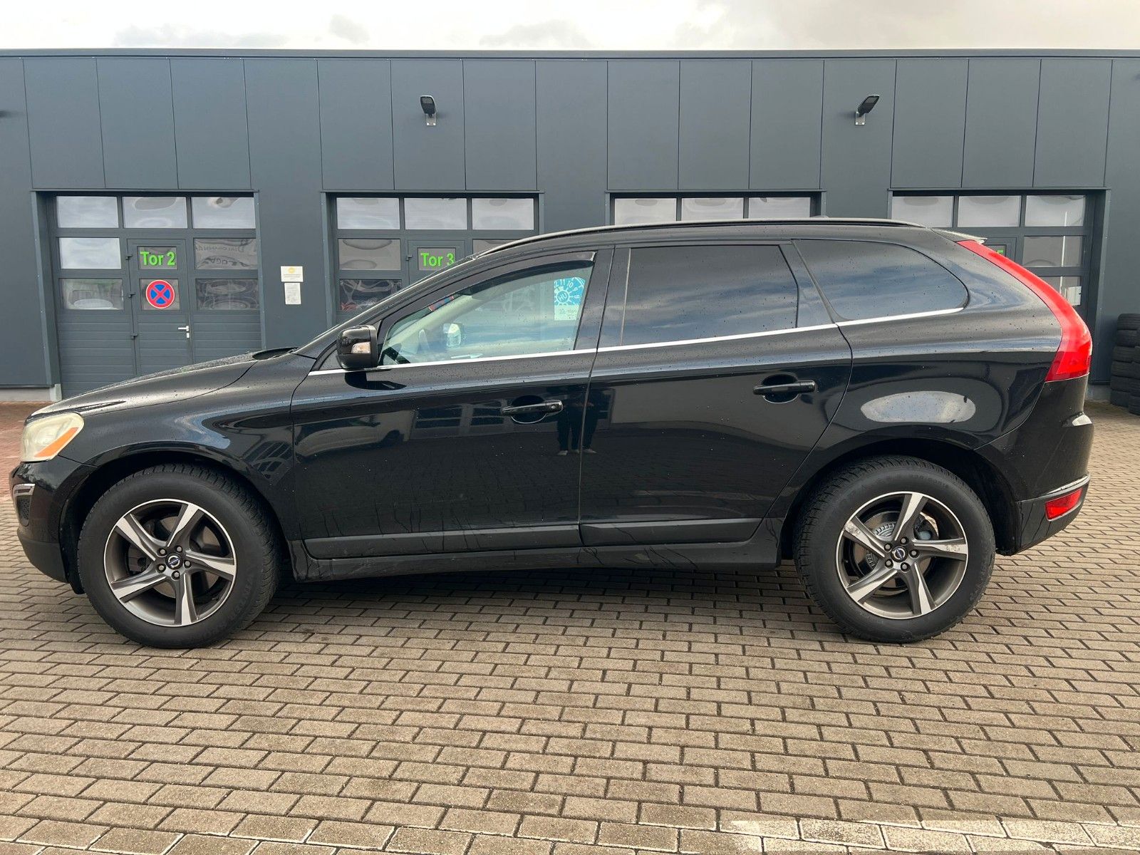 Fahrzeugabbildung Volvo XC60 Momentum AWD
