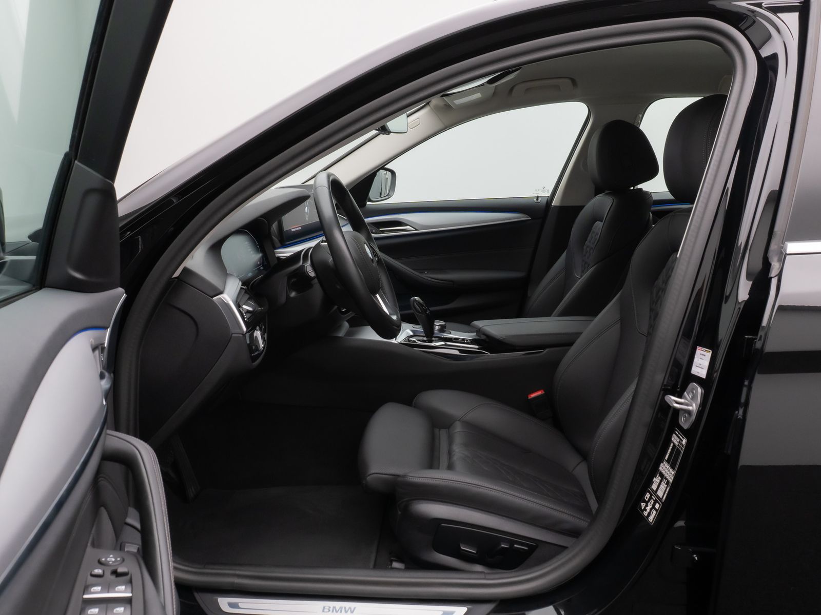 Fahrzeugabbildung BMW 520d xD Kamera HUD DAB 4xKlima Sport Leder Alarm
