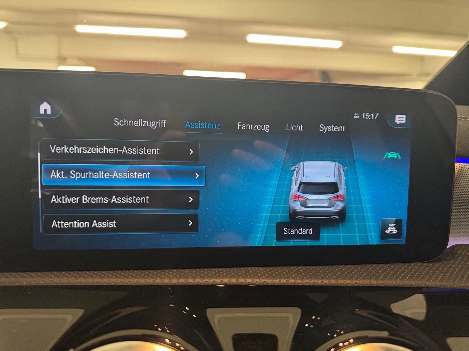 Fahrzeugabbildung Mercedes-Benz A 250 e AMG*DISTRONIC*MULTIBEAM*AHK*Pano-Dach