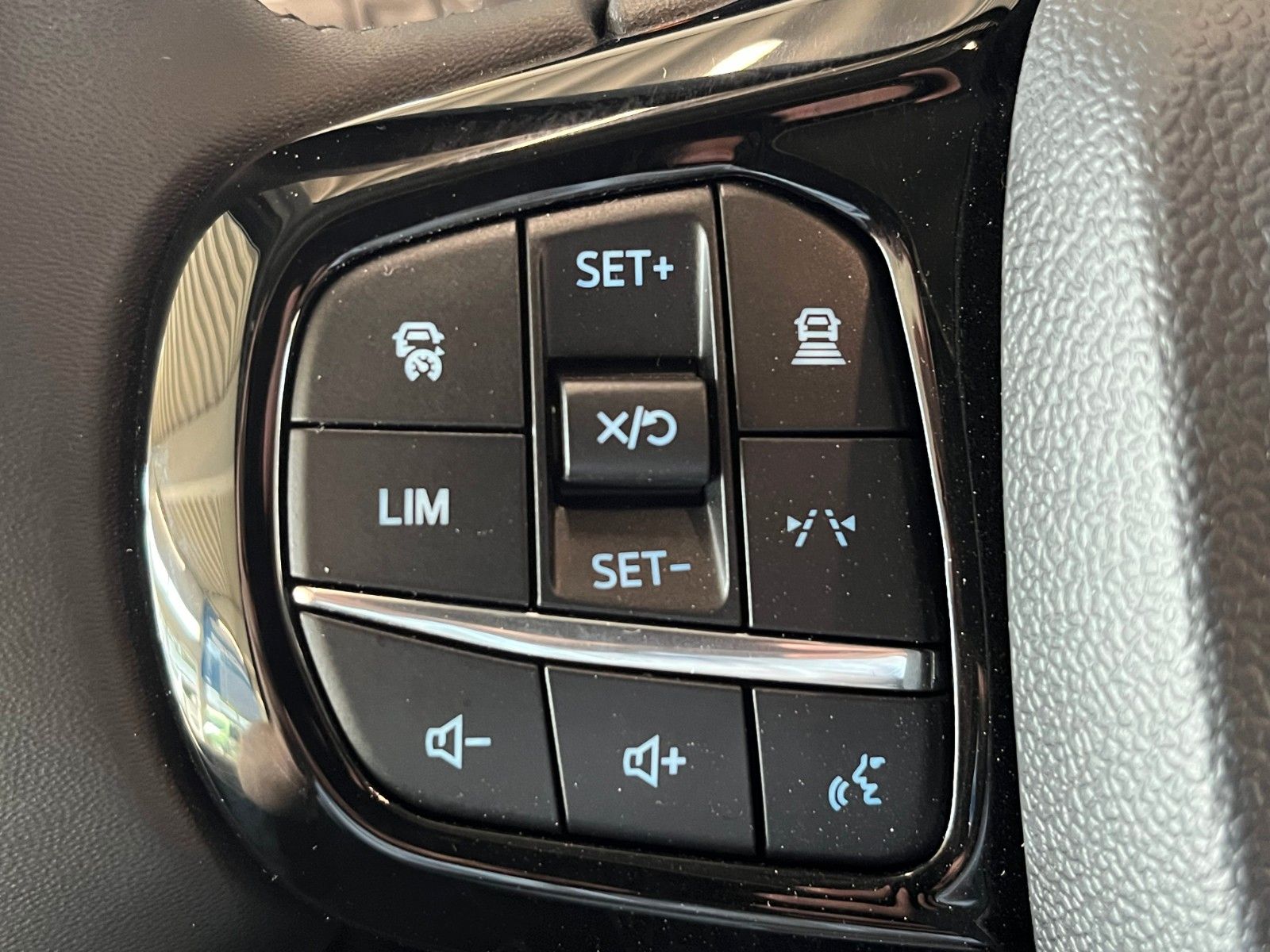 Fahrzeugabbildung Ford NUGGET L2 Titanium Aufstelldach Markise uvm.