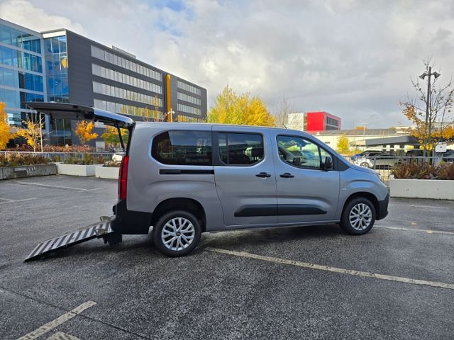Fahrzeugabbildung Fiat Doblò 4 Kombi XL Rollstuhlgerecht Rollstuhlrampe