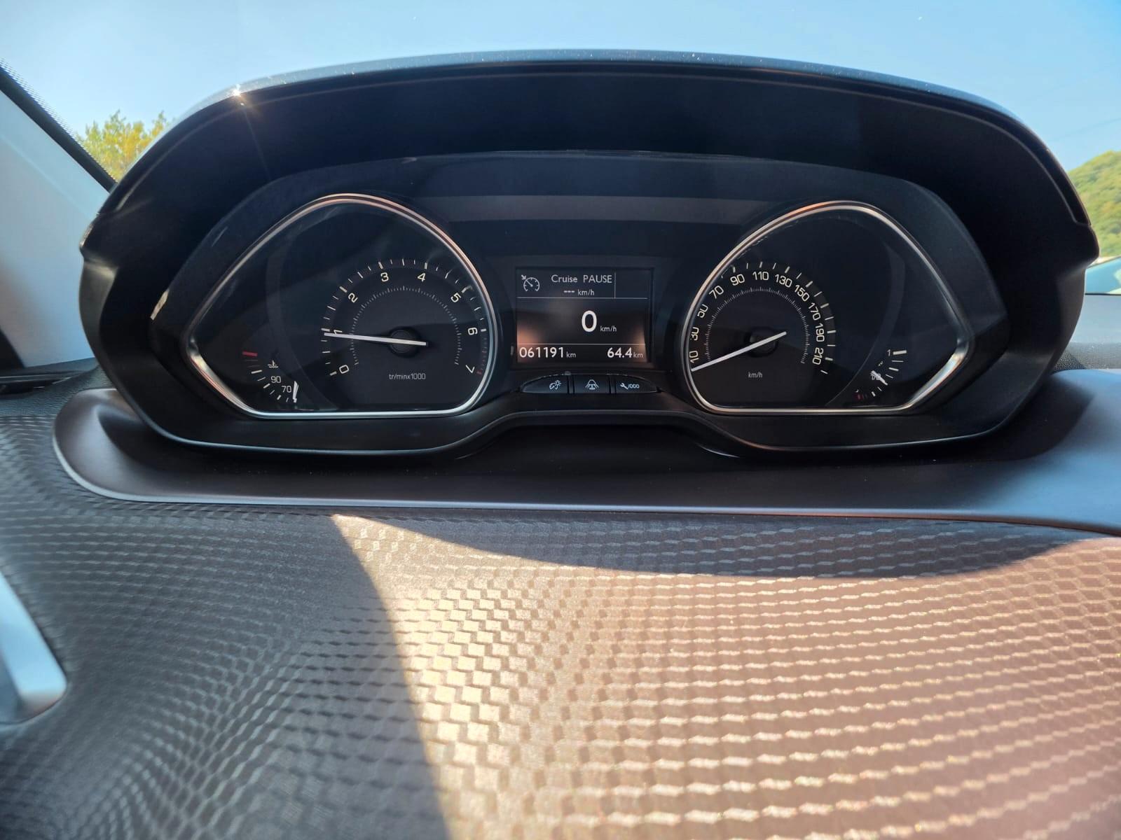 Peugeot 2008 Allure! TÜV NEU! Bordcomputer! Wenig KM!
