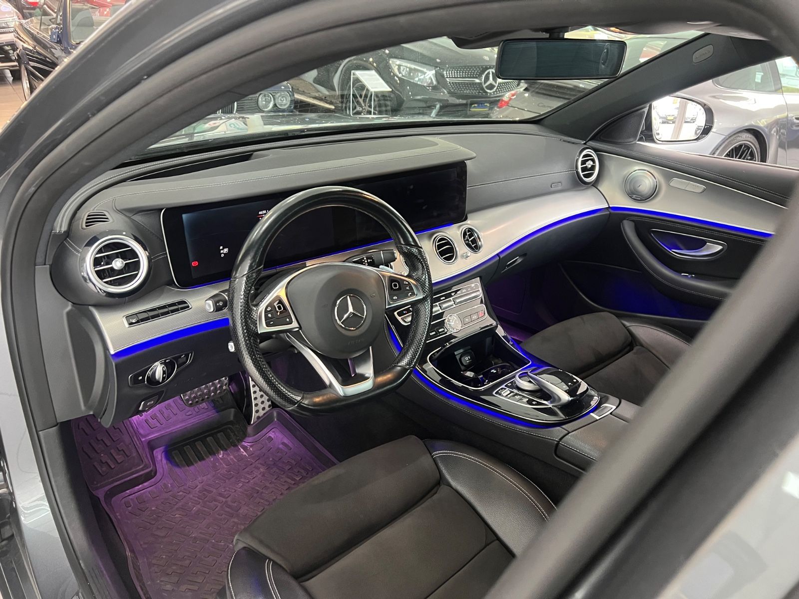 Fahrzeugabbildung Mercedes-Benz E 350 AMG LINE * Widescreen * Ahk *