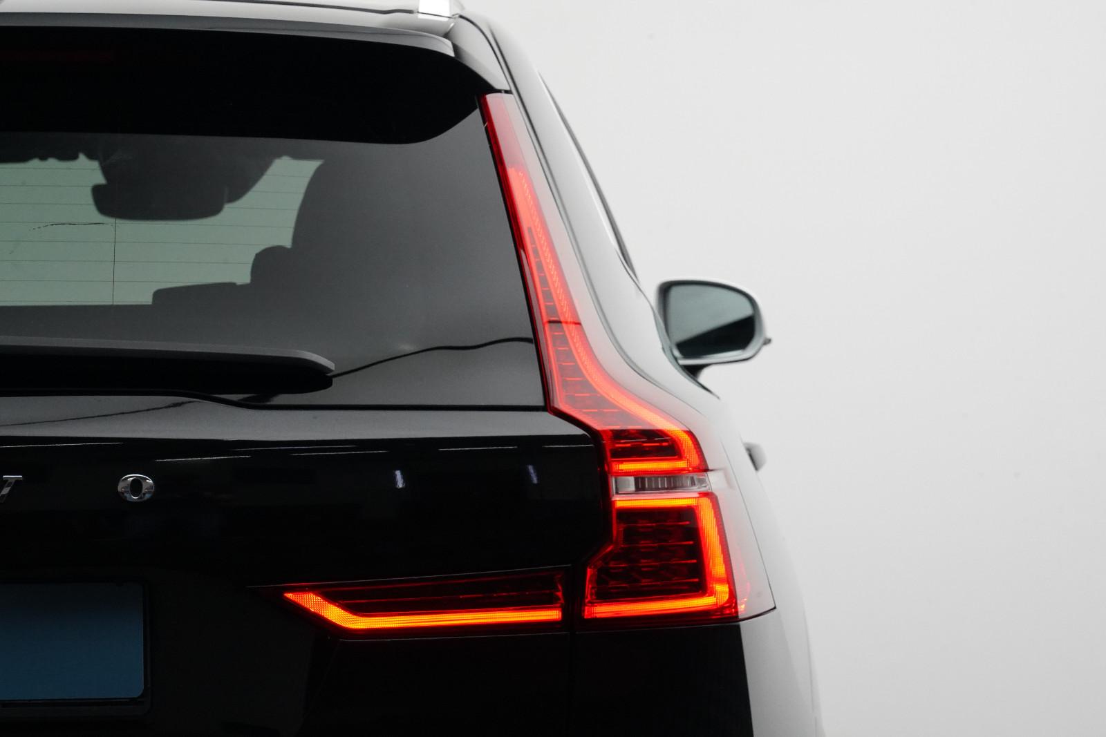 Volvo XC60 2.0 R-Design SHZ CarPlay Keyless PDC GRA