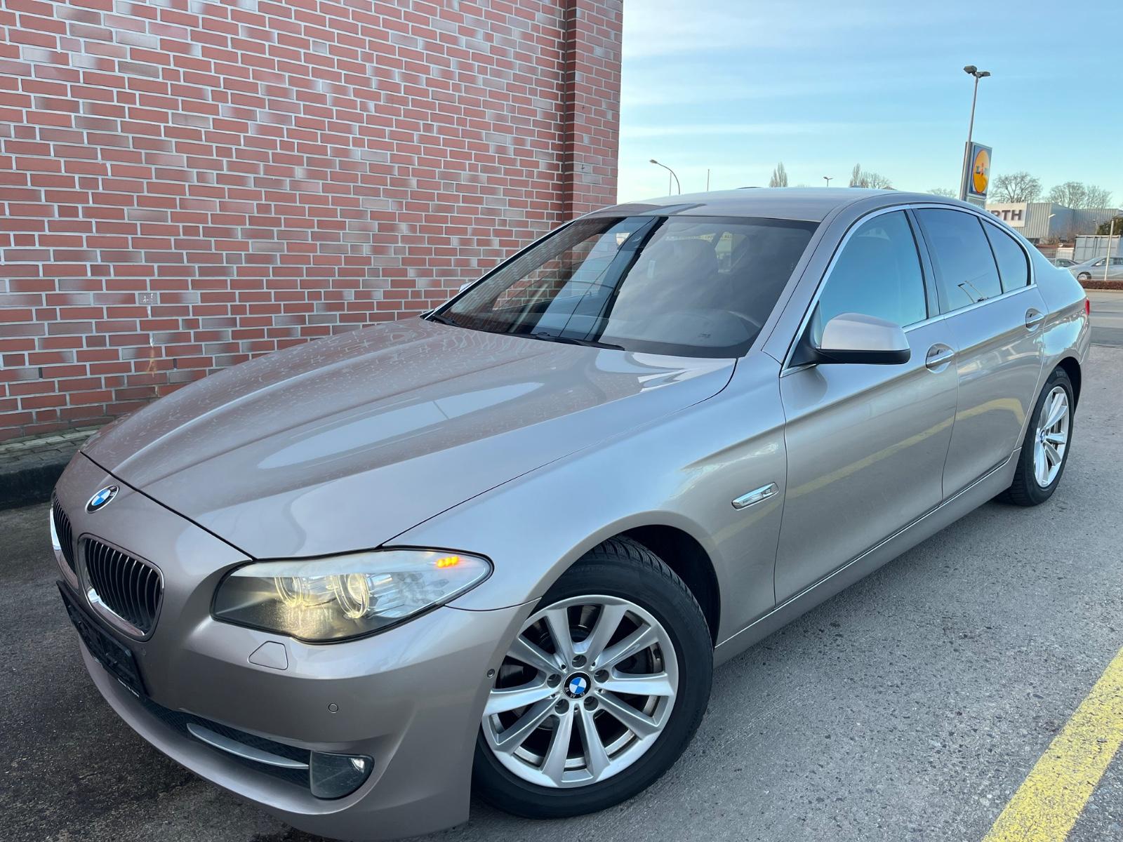 BMW 520d *NAVI*LEDER*HEAD-UP*SOFTCLOSE*XENON*KAMERA