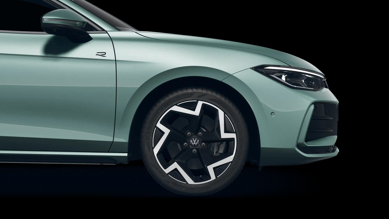 Fahrzeugabbildung Volkswagen Passat Variant TSI R-Line DSG 4 M Matrix AHK Nav