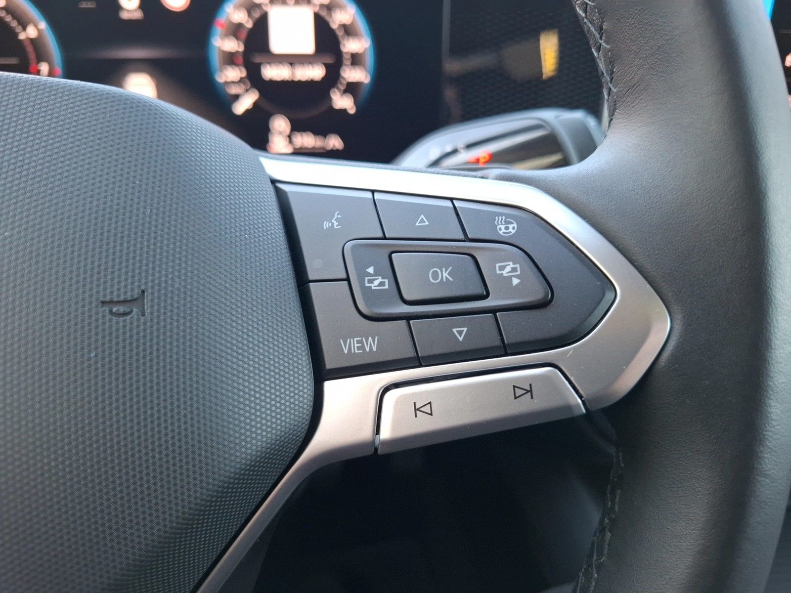 Fahrzeugabbildung Volkswagen Passat Variant eTSI Business DSG LED Navi AID HU