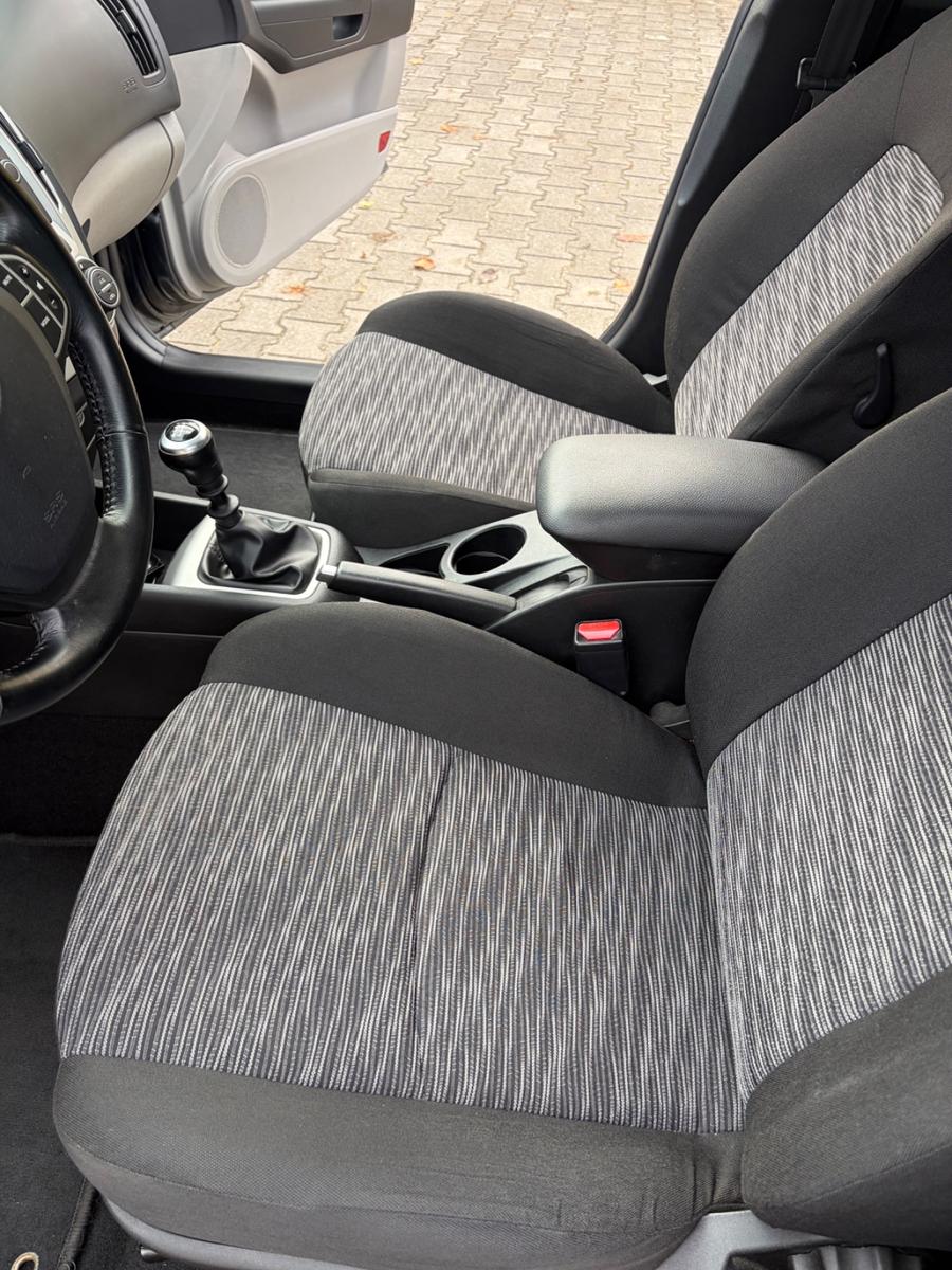 Kia cee'd 2010 — photo 18