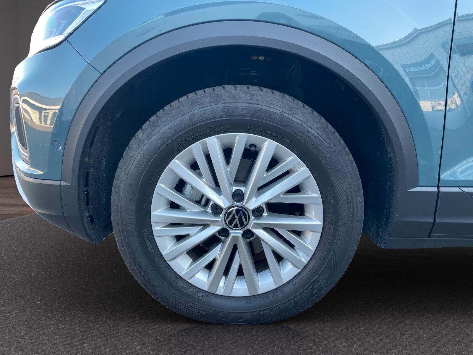 Fahrzeugabbildung Volkswagen T-Roc 1.5 TSI DSG Life LED/ACC/RFK/PDC/SHZ