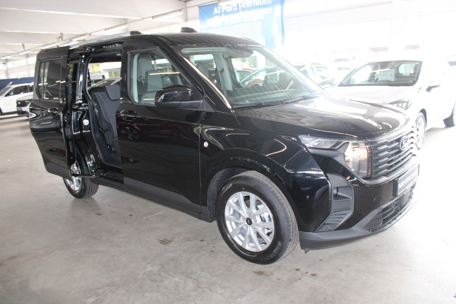 Fahrzeugabbildung Ford Tourneo Courier Titanium Winter + FahrerAssPaket