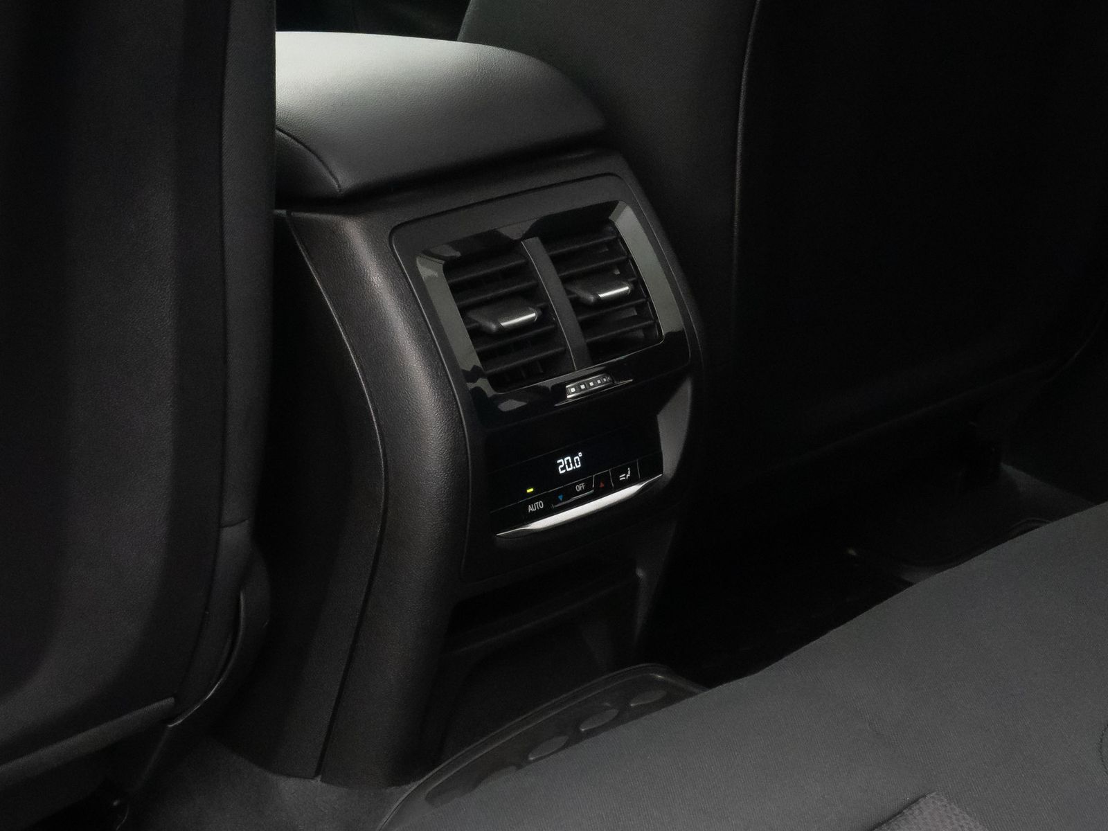 Fahrzeugabbildung BMW X3 xD20d Alarm NaviPro DAB HiFi Komfort Lenkradh