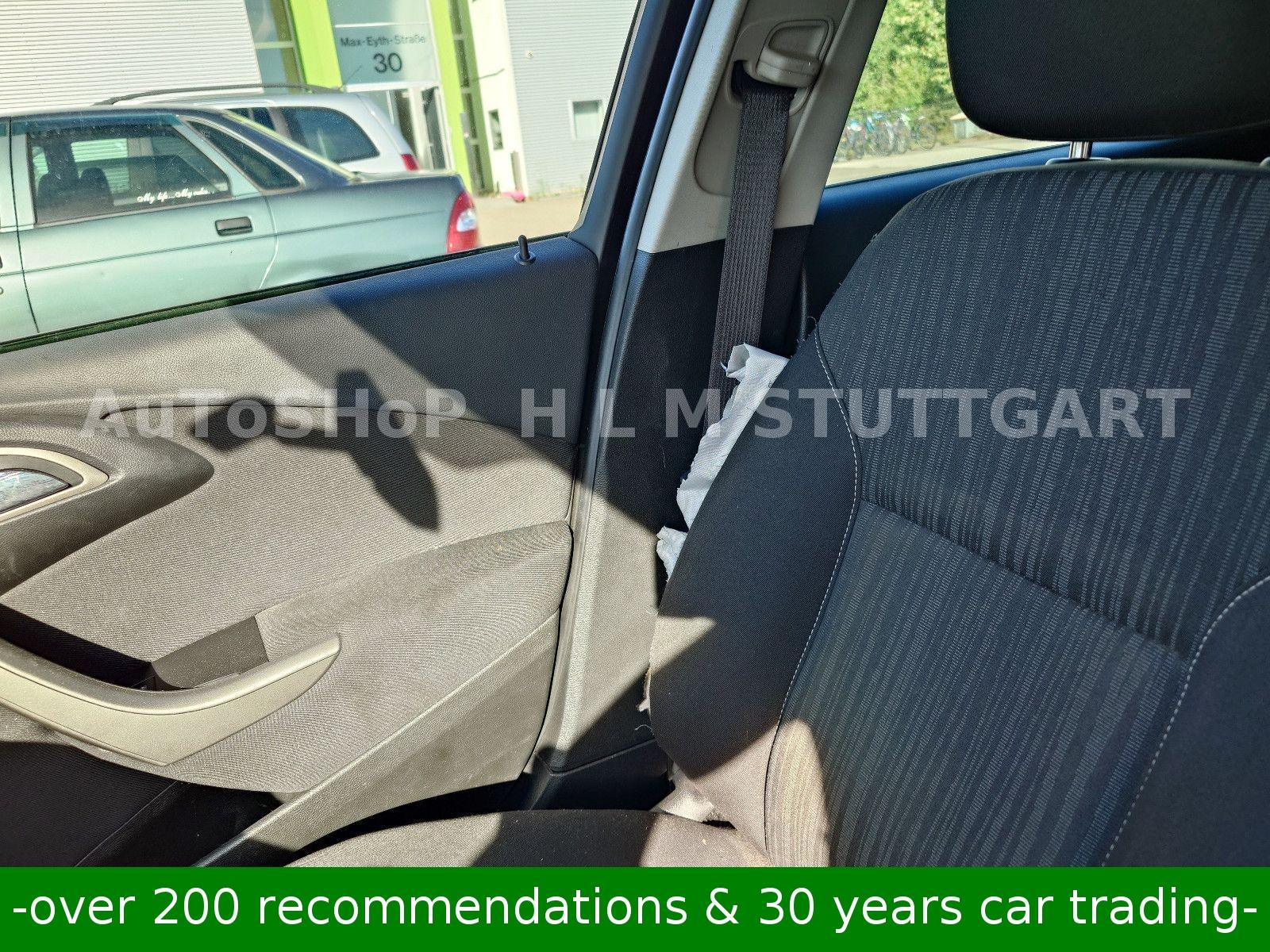 Opel Astra 2011 — photo 24
