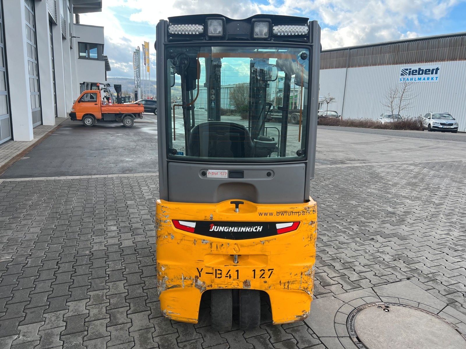 Fahrzeugabbildung Jungheinrich EFG 218 / Triplex 4.30m / SS / nur 1.738h