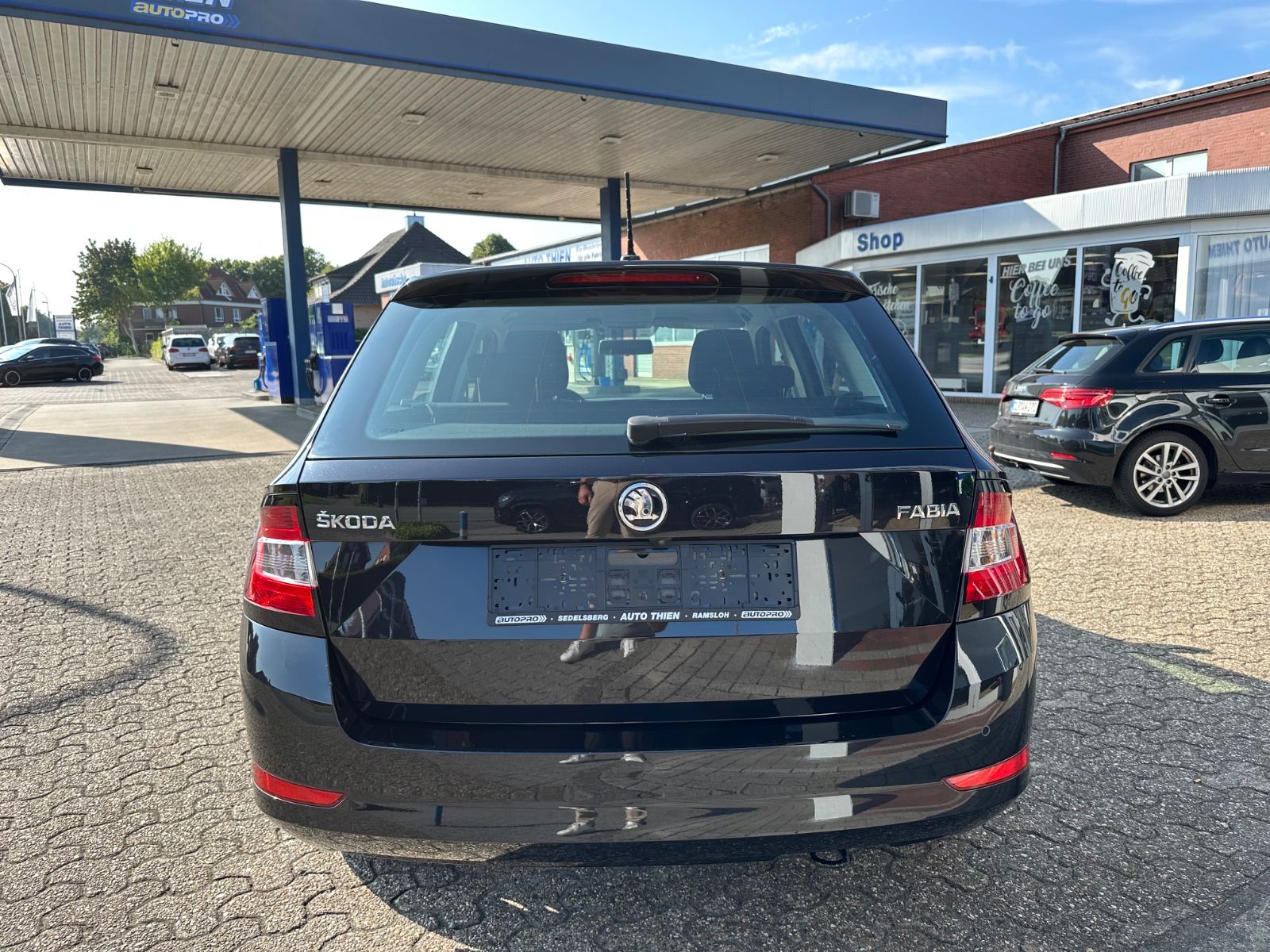 Fahrzeugabbildung SKODA Fabia Combi 1.0 TSI Ambition SHZG/BT/GJR/CarPlay