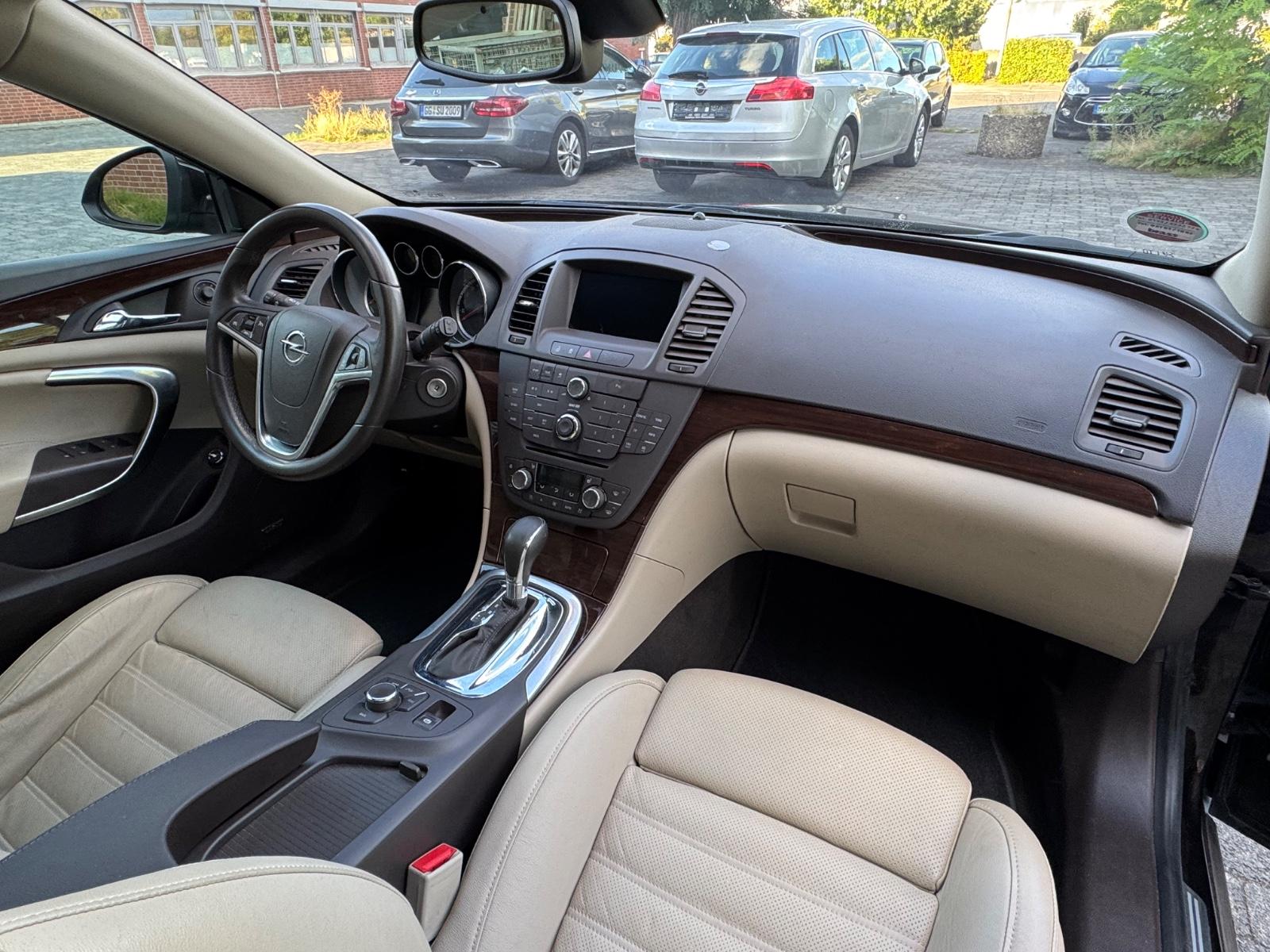 Opel Insignia 2012 — photo 10