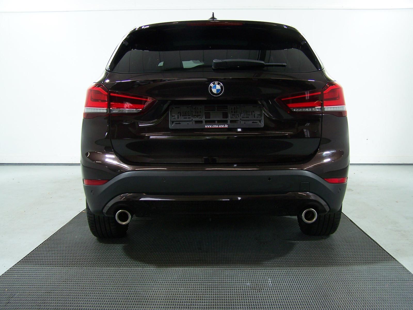 BMW X1 xDrive 20 i Advantage AUTOM PANOR+R19+LED+NAV