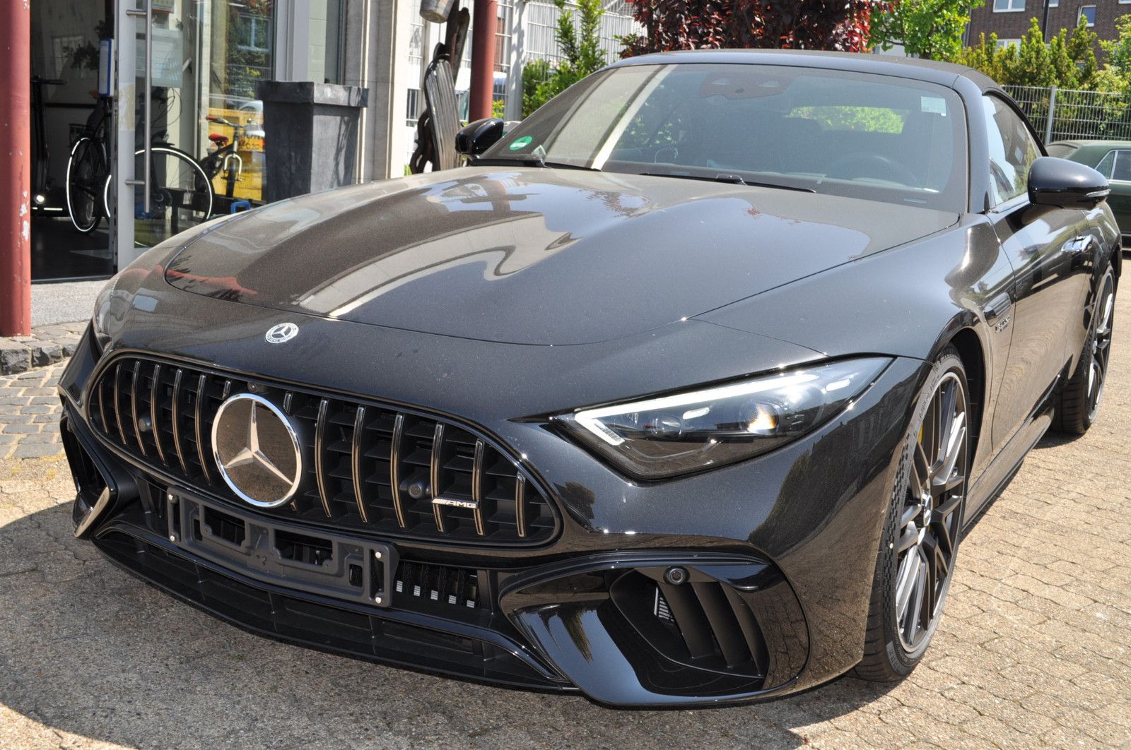 Fahrzeugabbildung Mercedes-Benz SL 63 AMG 4M NIght Paket Premium Ceramic Head
