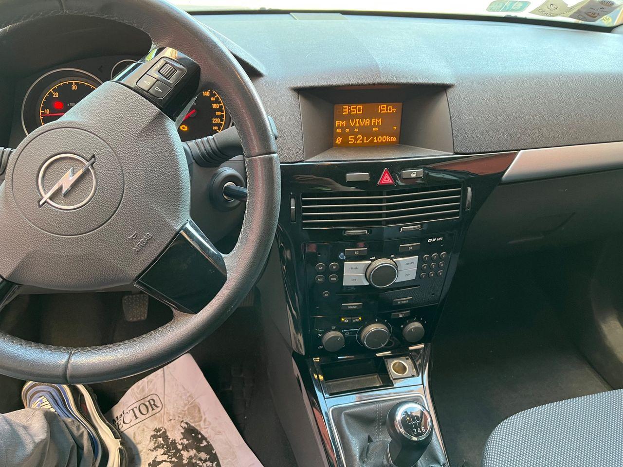 Opel Astra 2010 — photo 9