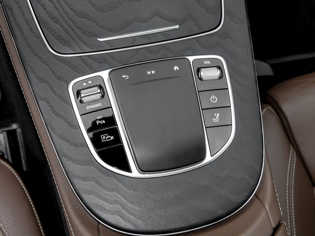 Mercedes-Benz E 300 de T |Avantgarde|DISTR|NAVI|ILS|PANO|BURM