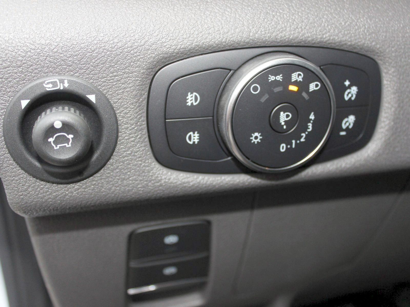 Fahrzeugabbildung Ford Transit 350 L4 Doppelkabine Trend