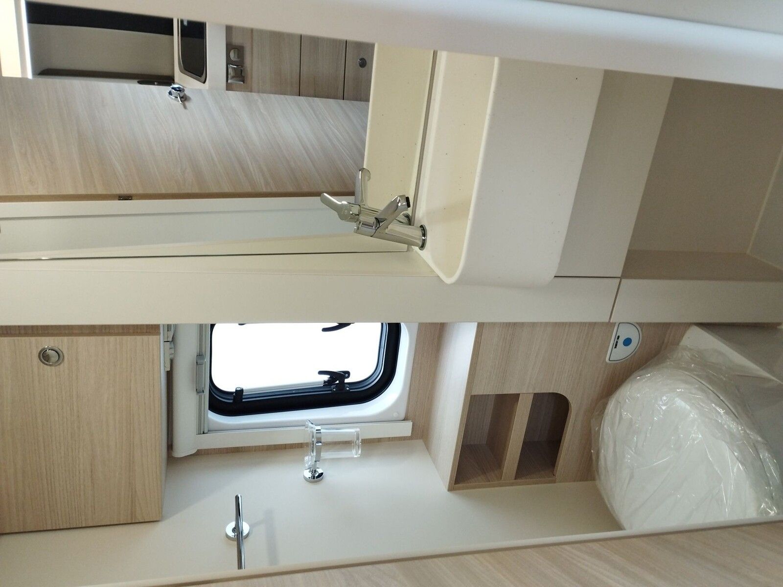 Fahrzeugabbildung Eura Mobil Van V 635 EB Automatik, 180 PS, Fahrassistenz