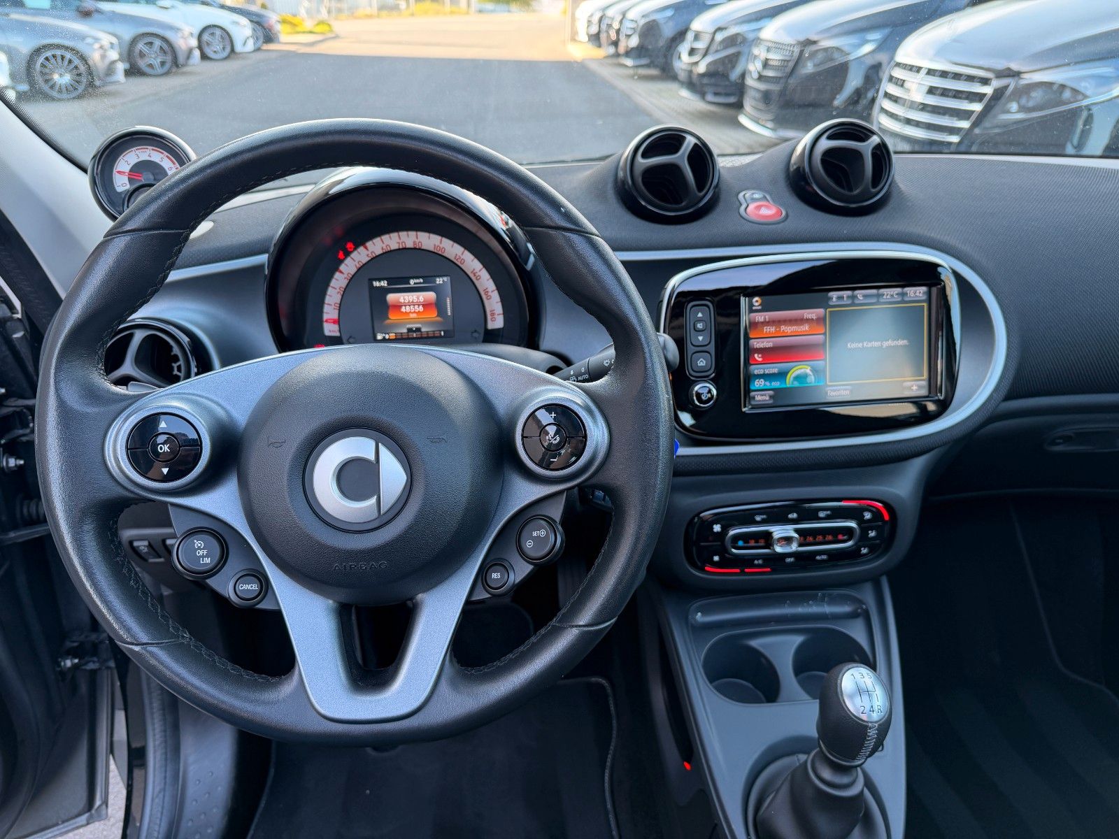 Fahrzeugabbildung Smart ForFour PASSION Tempomat+Klima+Faltdach+SHZ+BT