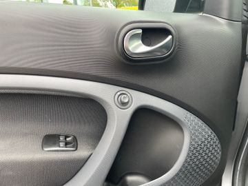 Fahrzeugabbildung Smart ForTwo Coupe EQ Passion SHZ LHZ PDC DAB uvm.