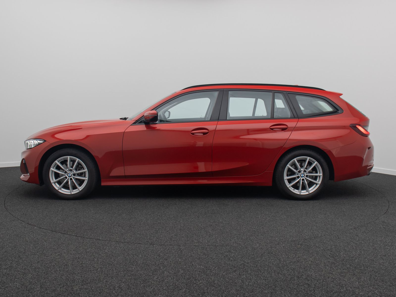 Fahrzeugabbildung BMW 320d xD DAB Alarm HUD HiFi Sportsitz Geschwindig