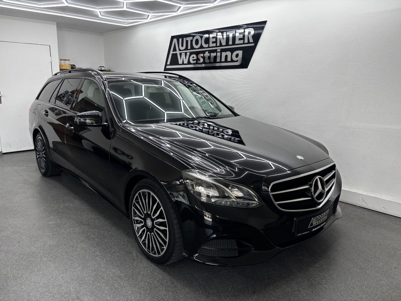 MERCEDES-BENZ E 200 CGI T-Model BlueEfficiency**Leder*AHK*Navi