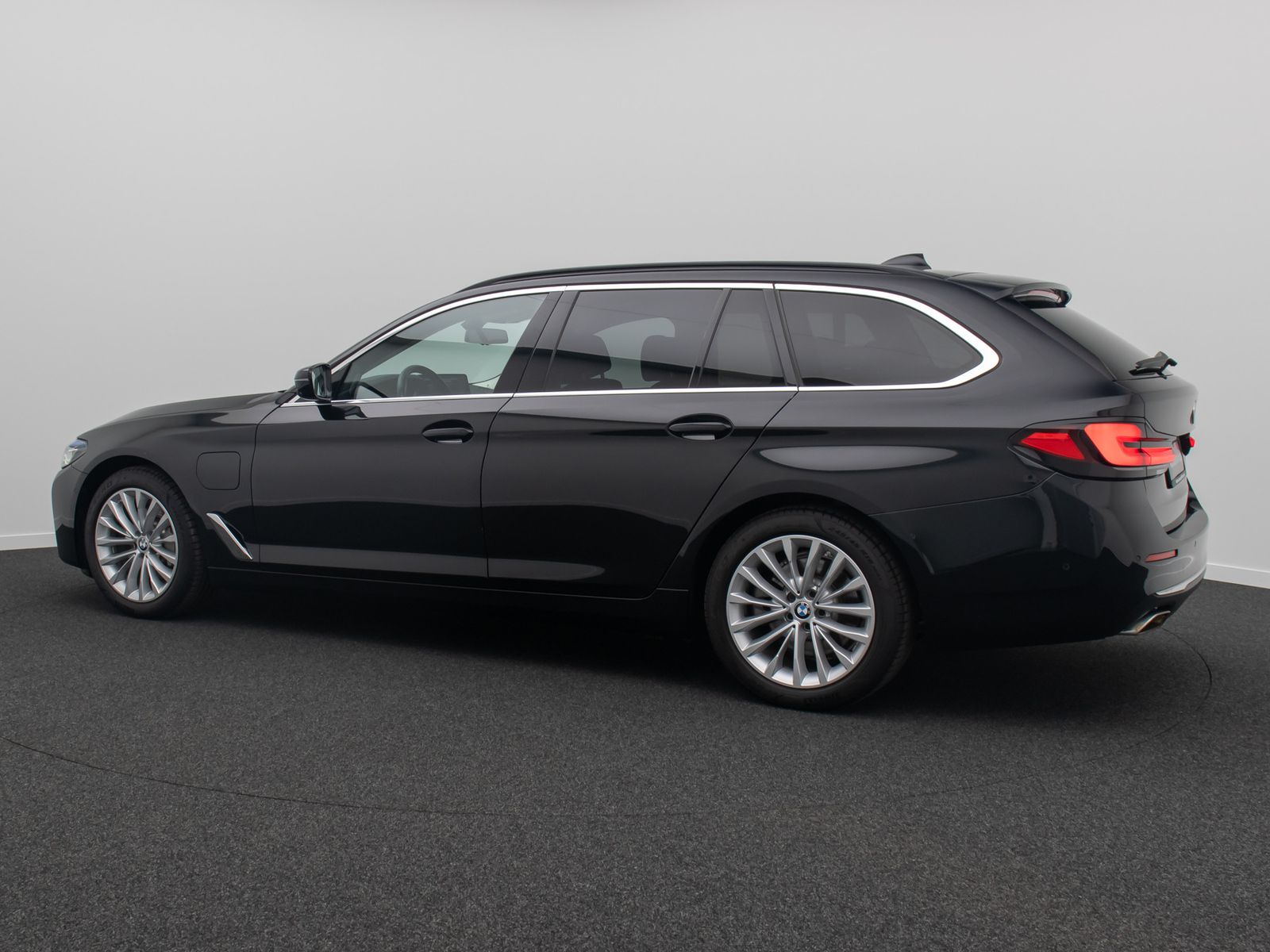 Fahrzeugabbildung BMW 530e Luxury Line 360° Laser DAB H/K SoftCl Sport