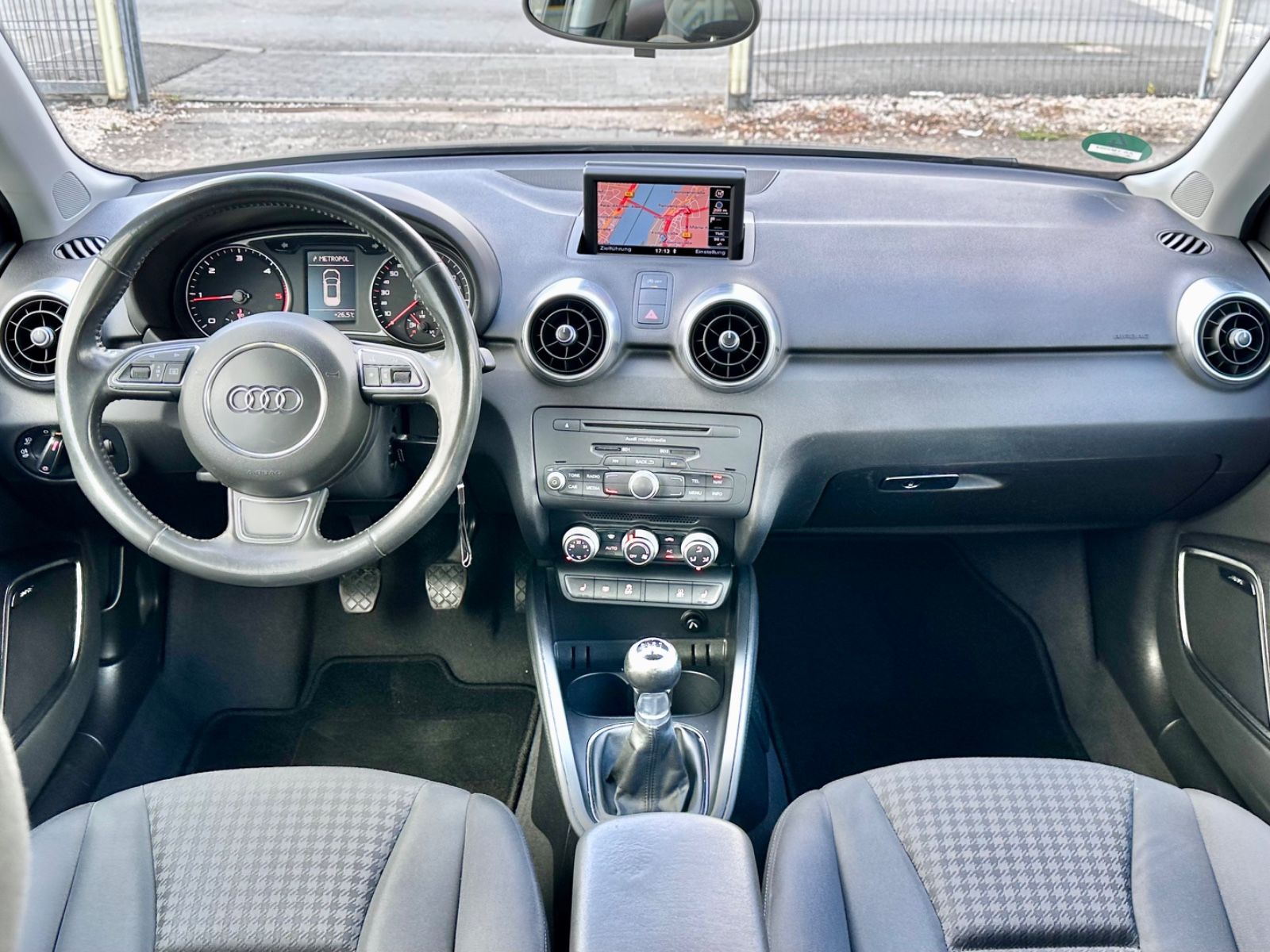 Fahrzeugabbildung Audi A1 AMBITION*NAVI+AHK+LED