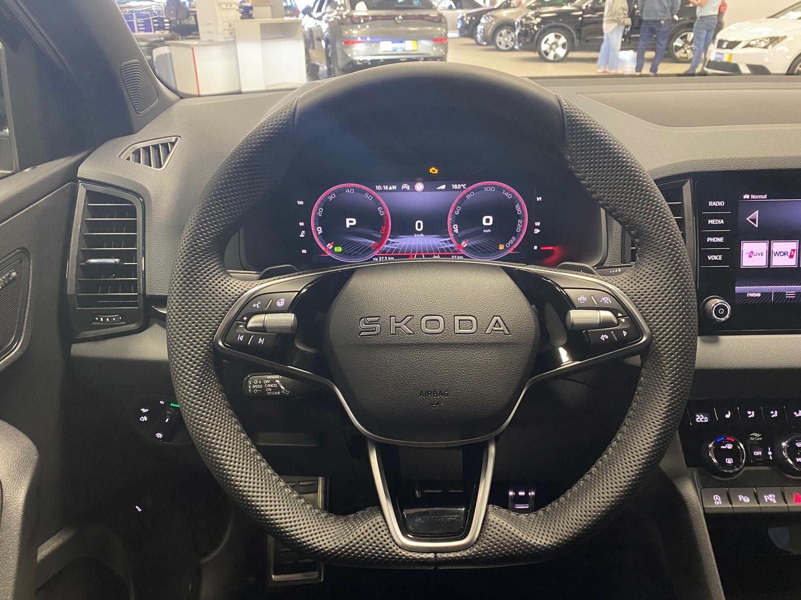 Fahrzeugabbildung SKODA Karoq 1.5 ACT SPORTLINE+5J GA+MATRIX+ACC+360+AHK