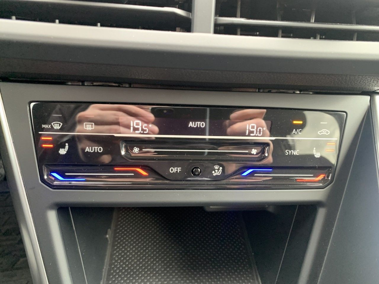 Fahrzeugabbildung Volkswagen Taigo Life 1.0 TSI+APP-CONNECT+SITZHEIZ+LED+PDC+