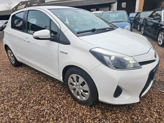 Toyota Yaris Hybrid Life