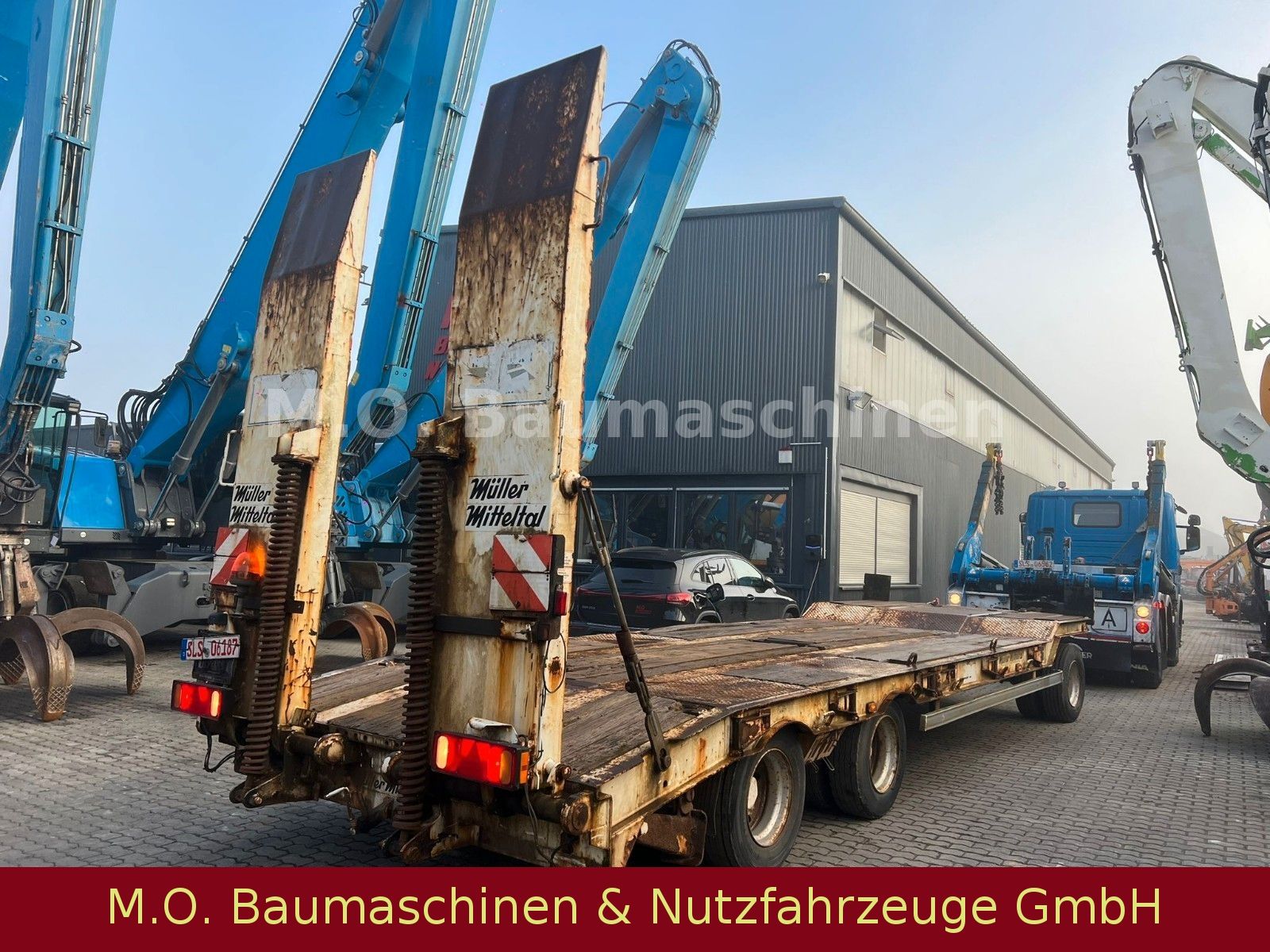 Fahrzeugabbildung Müller-Mitteltal T 30,0 Kompakt / 3 Achser / Blatt /Rampen/