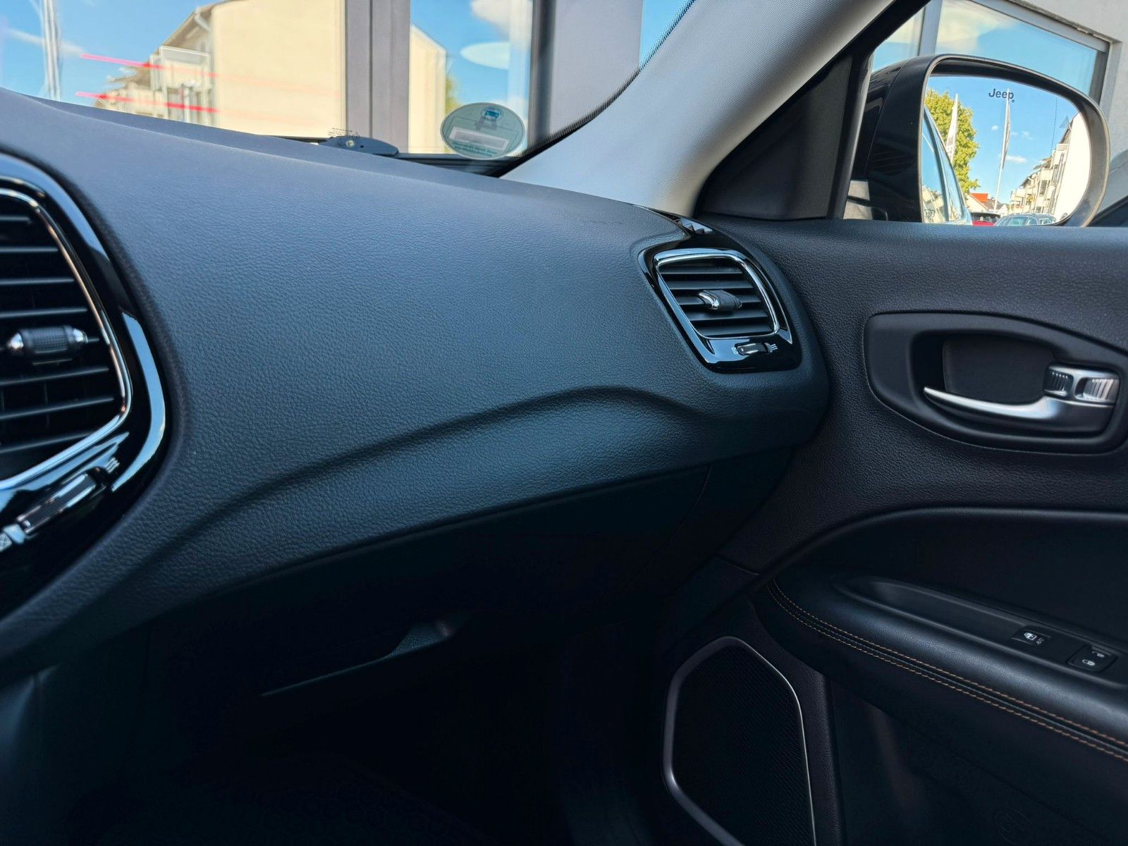 Fahrzeugabbildung Jeep Compass Limited 4WD