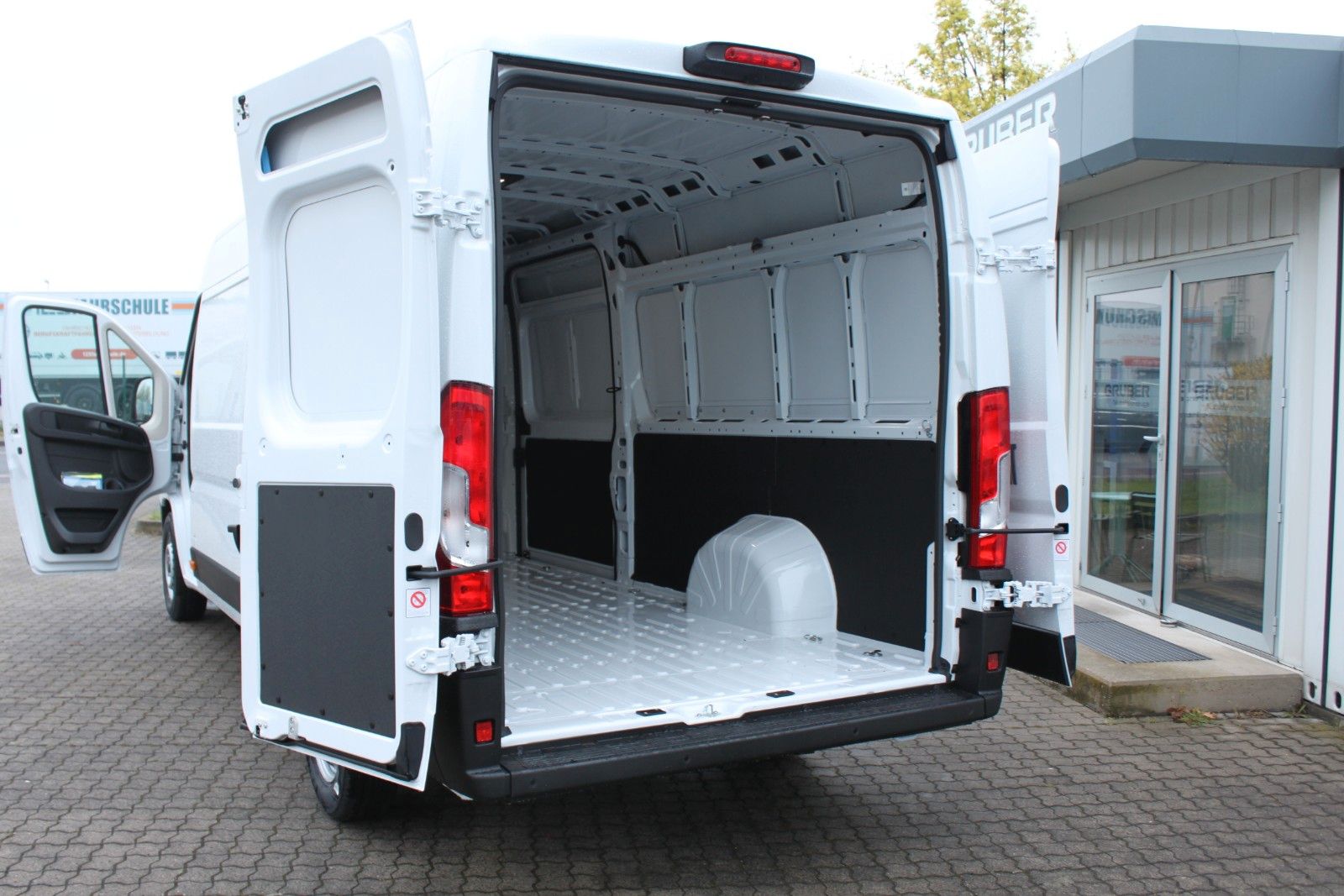 Fahrzeugabbildung Fiat Ducato H2 Kastenwagen 35 L4H2 140 Multijet Maxi