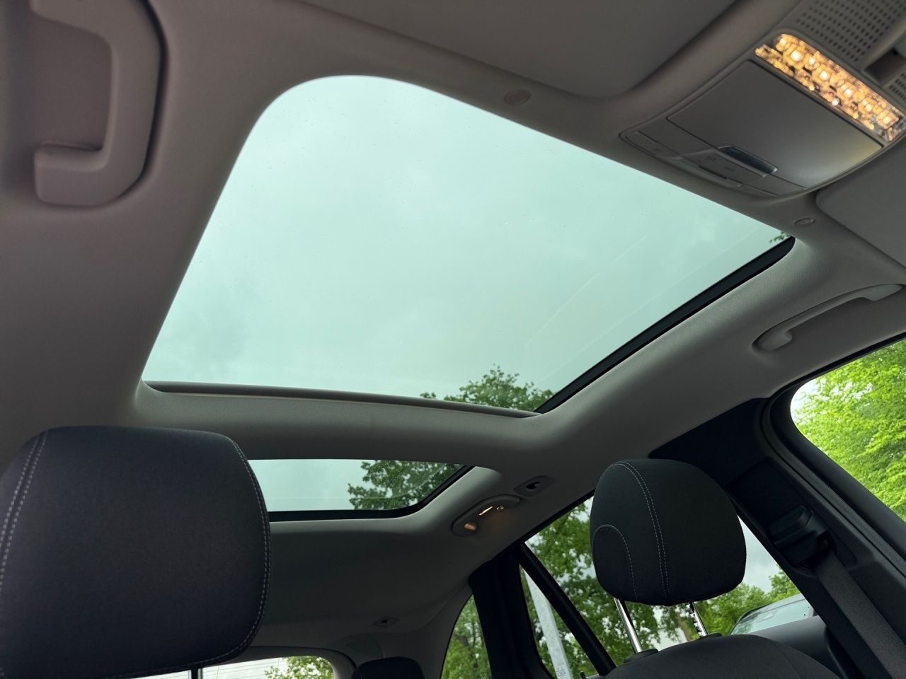 Fahrzeugabbildung Mercedes-Benz GLC 300 e 4M STNDHZ+PANO+CARPLAY+EL.HECKKL.+KAM
