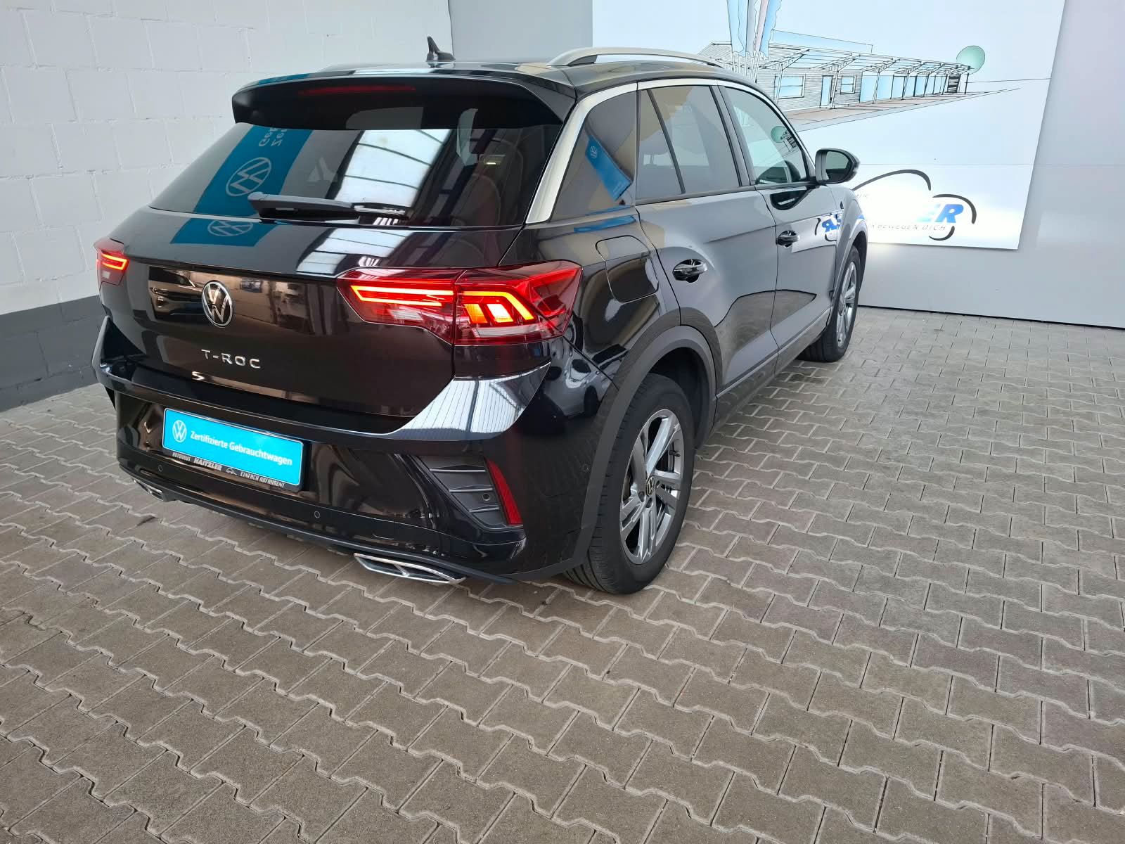 Fahrzeugabbildung Volkswagen T-Roc R-Line 1.5 TSI 6-Gang +AHK +LED+ACC+Kamera