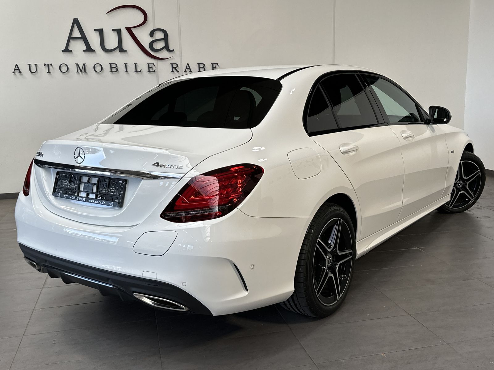 Fahrzeugabbildung Mercedes-Benz C 300e 4Matic AMG-Line NAV+LED+WIDESCREEN+HUD+PP