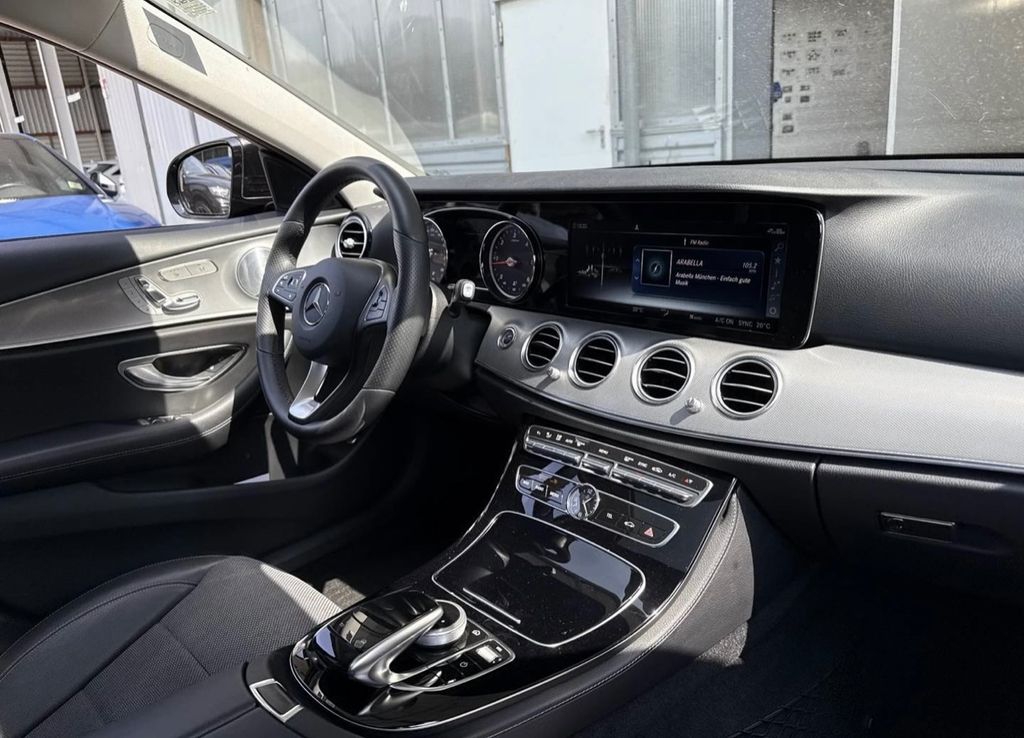 Mercedes-Benz E 220