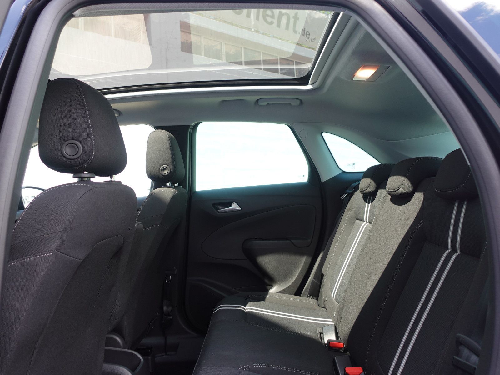 Fahrzeugabbildung Opel Crossland 1.2T AUTOMATIK,Navi,Pano,Allwetter,LED