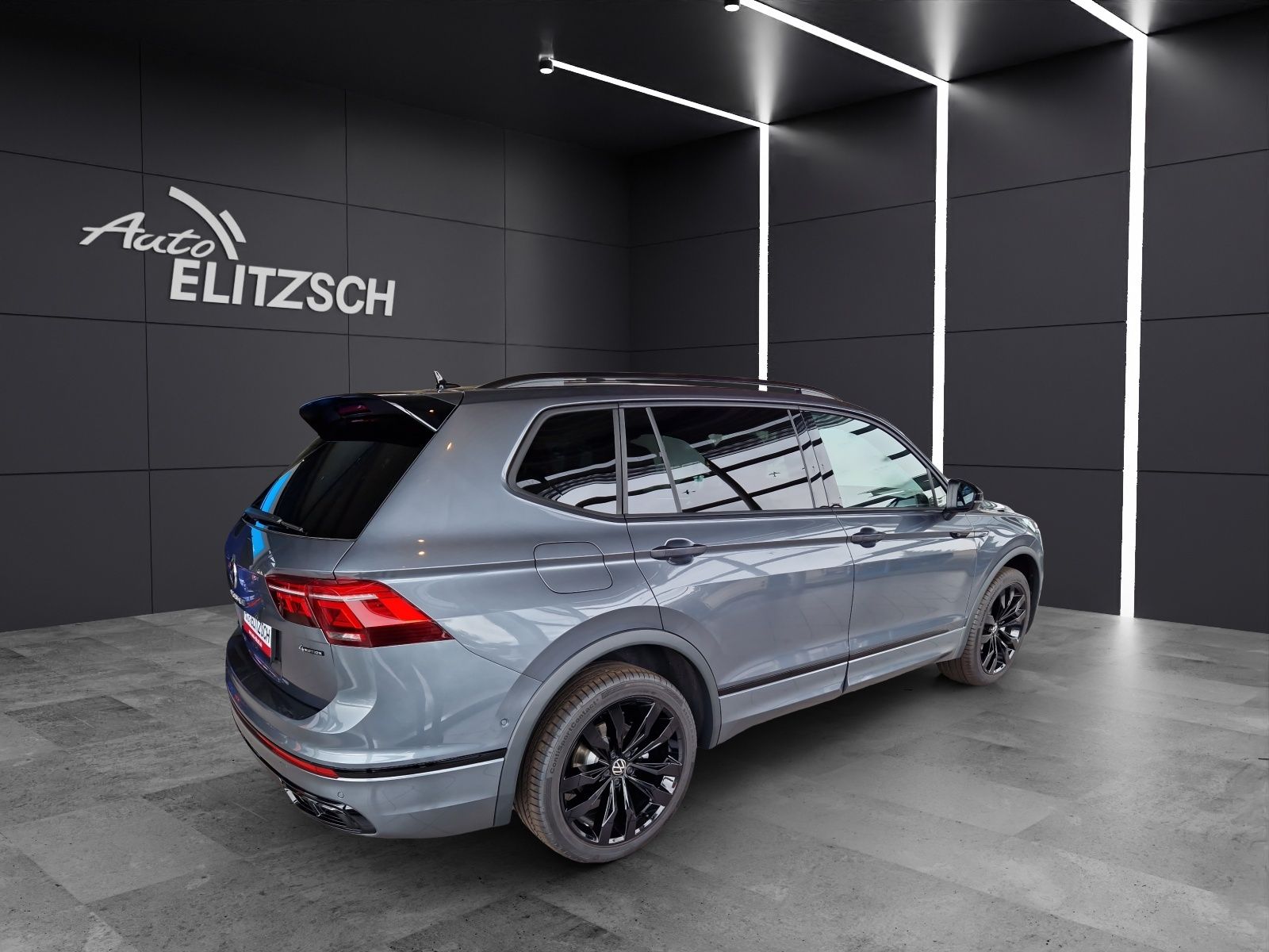 Fahrzeugabbildung Volkswagen Tiguan Allspace TDI R-Line Black 4M 7Si MATRIX A