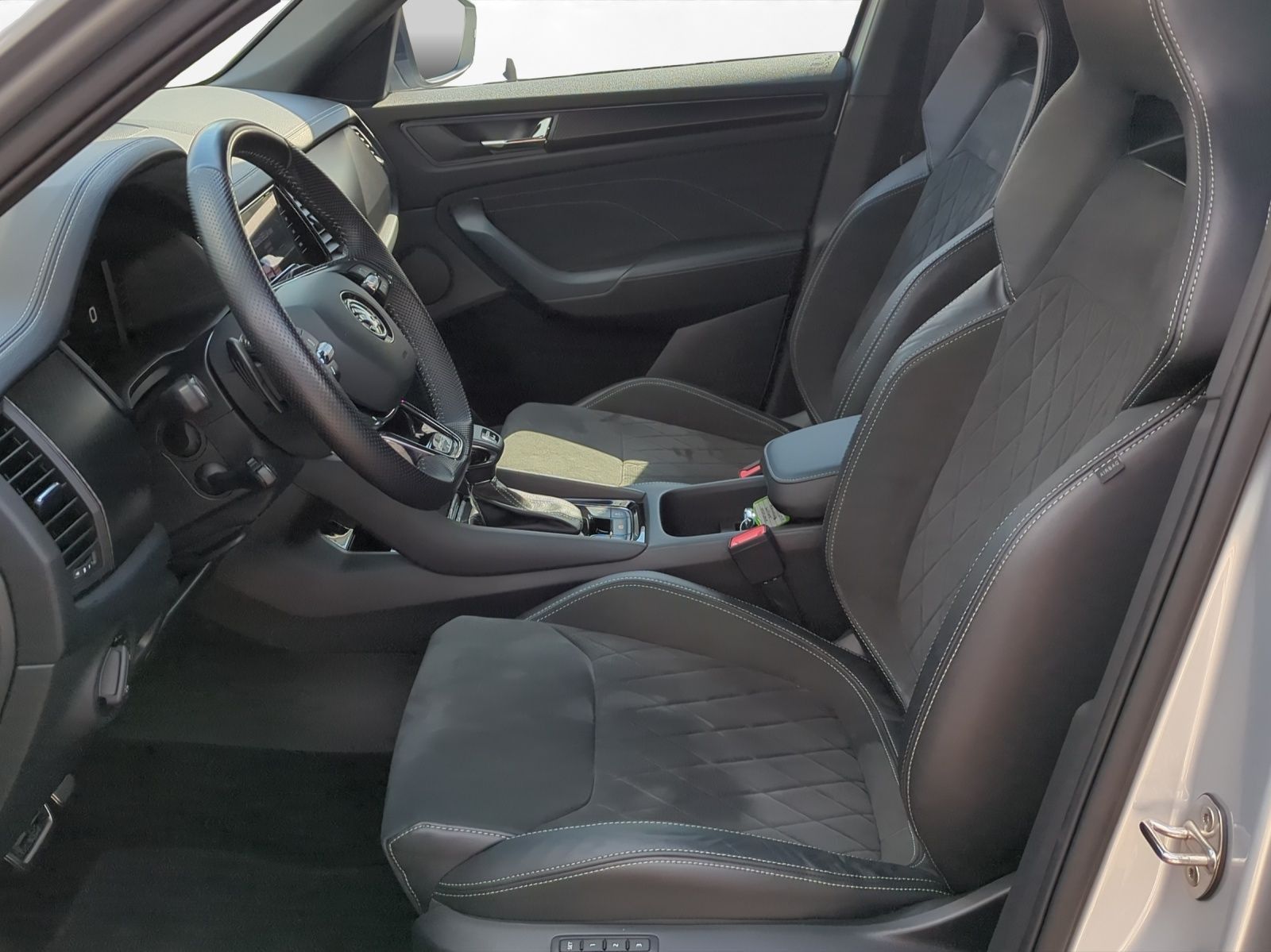 Skoda Kodiaq 2,0 TDI Sportline 4x4 AHK Kamera PDC SiHz imagem 2