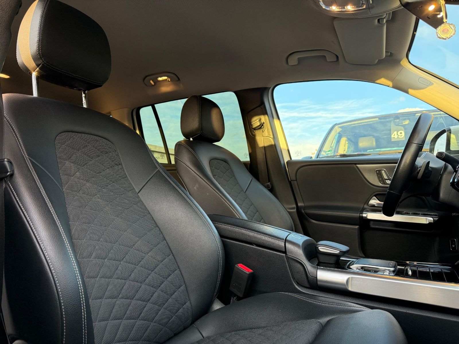 Fahrzeugabbildung Mercedes-Benz GLB 200  GLB 200 d*MEMORY*LED*CAM*CARPLAY*