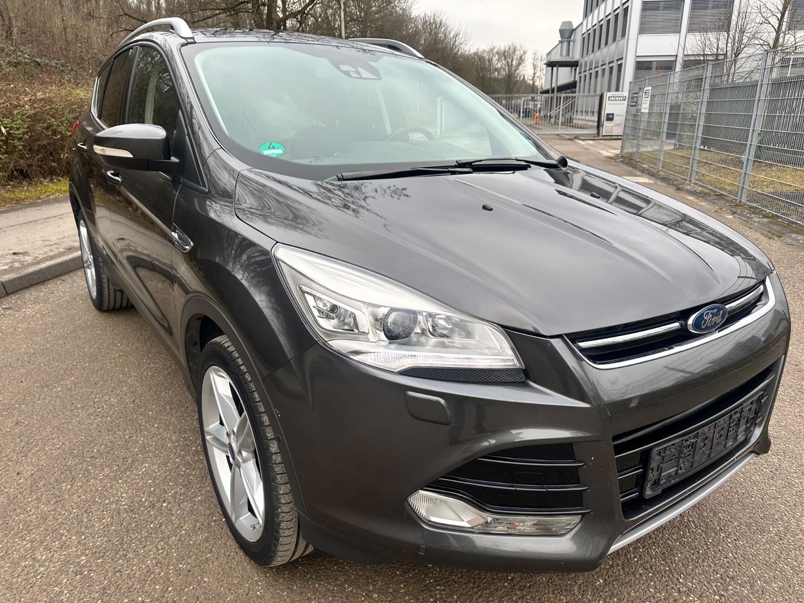 Ford Kuga Titanium Aut. 4x4 KAMERA NAVI 19 ALU XENON