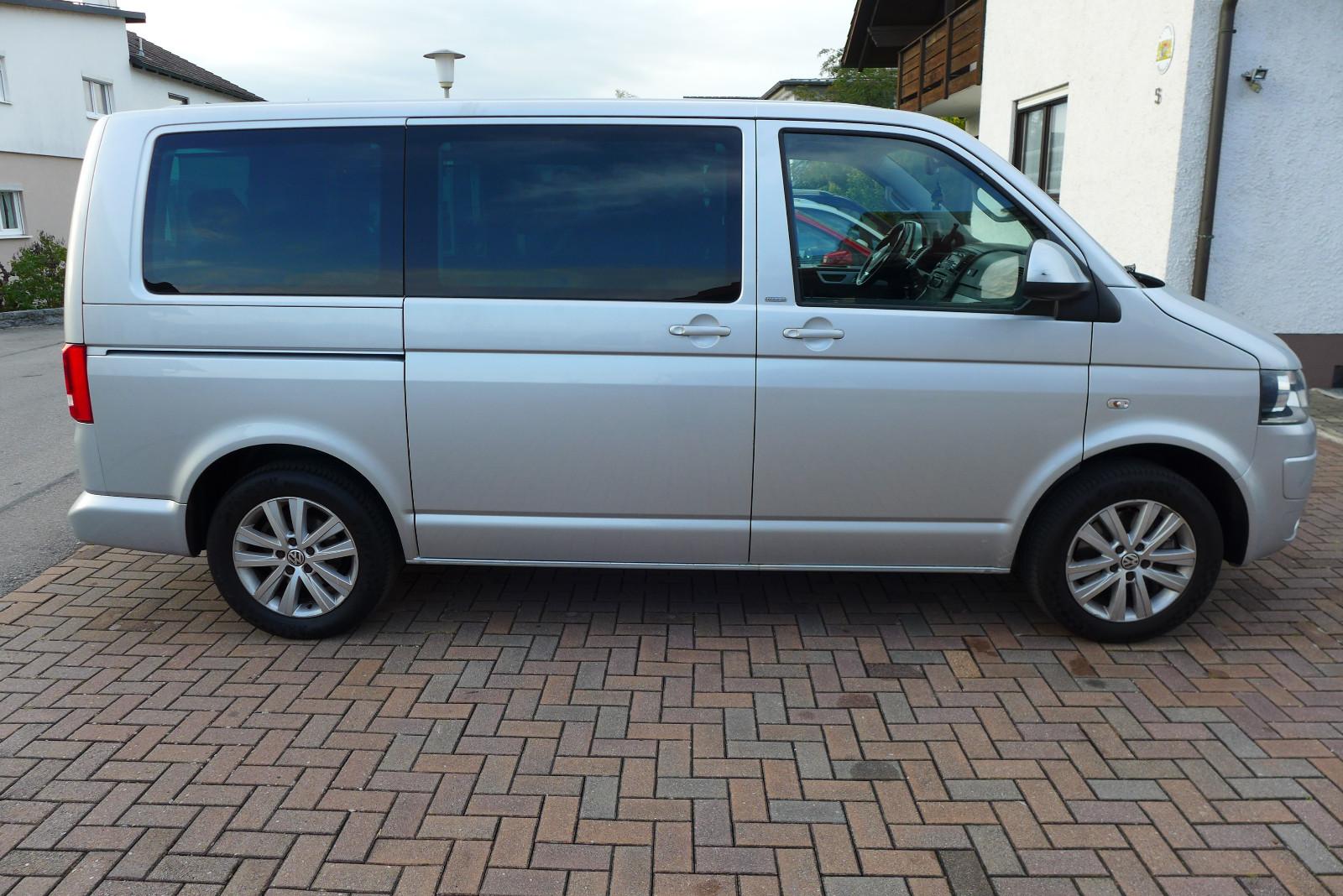 Volkswagen T5 Multivan 2.0 BiTDI Match | 179 ch | BVM | 7 places | Table | Chauffage stationnaire | Sièges chauffants | Attelage amovible