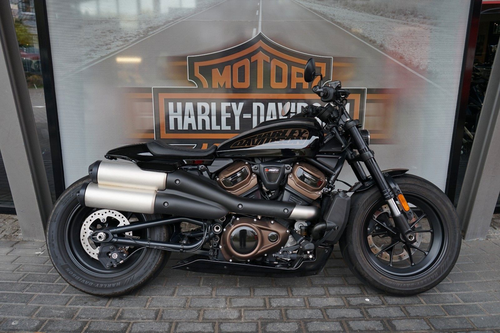 Fahrzeugabbildung Harley-Davidson Sportster S mit LED Blinkern & KZH seitl.