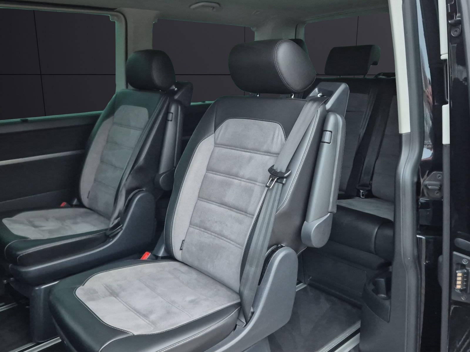 Fahrzeugabbildung Volkswagen T6 Multivan T6.1 TDI Gen-Six DSG Standhzg LED AH